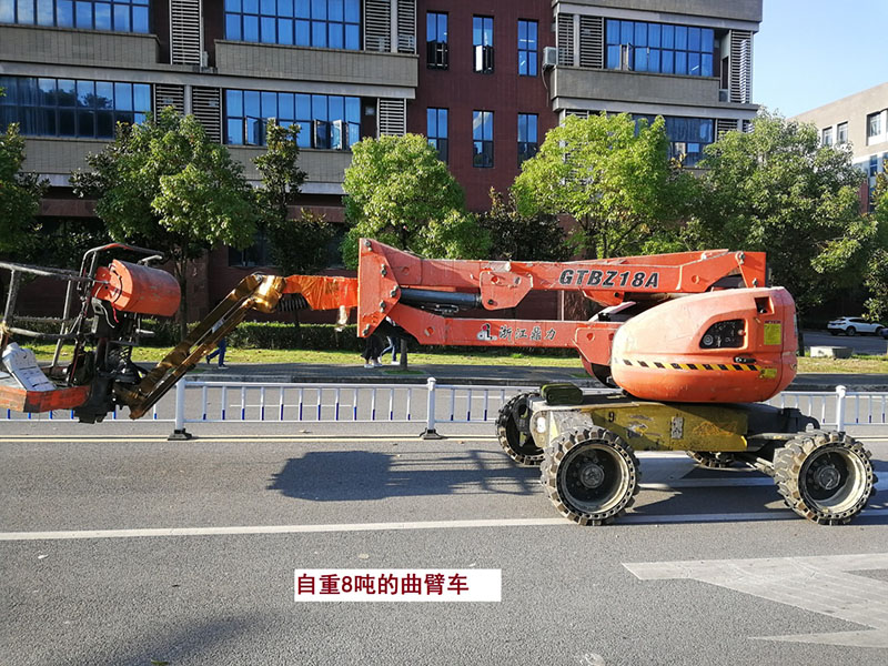 貴州某高校為本校區內600多盞路燈更換LED燈頭及加裝太陽能LORA調光控制模塊,達到了節能和智能控制的目的。(圖6)